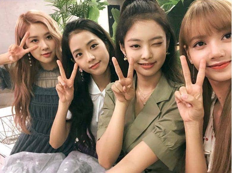 instagram.com/blackpinkofficial