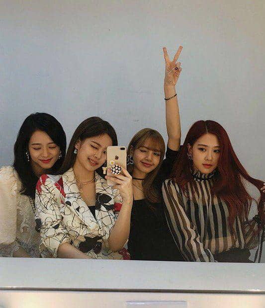 instagram.com/blackpinkofficial