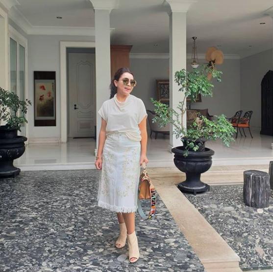 instagram.com/mayangsaritrihatmodjoreal