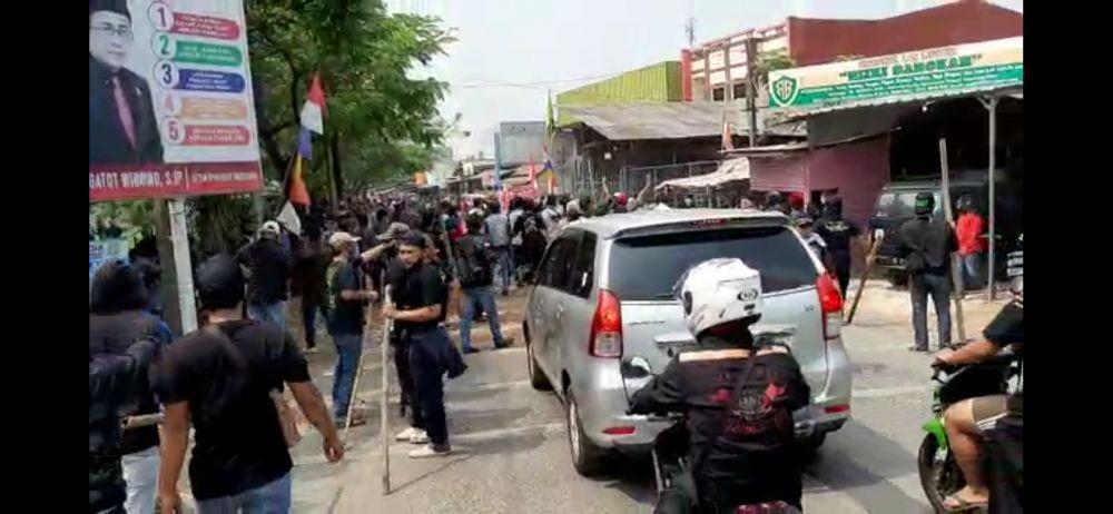 Screenscapt video bentrok di Pinang, Tangerang (ISTIMEWA)