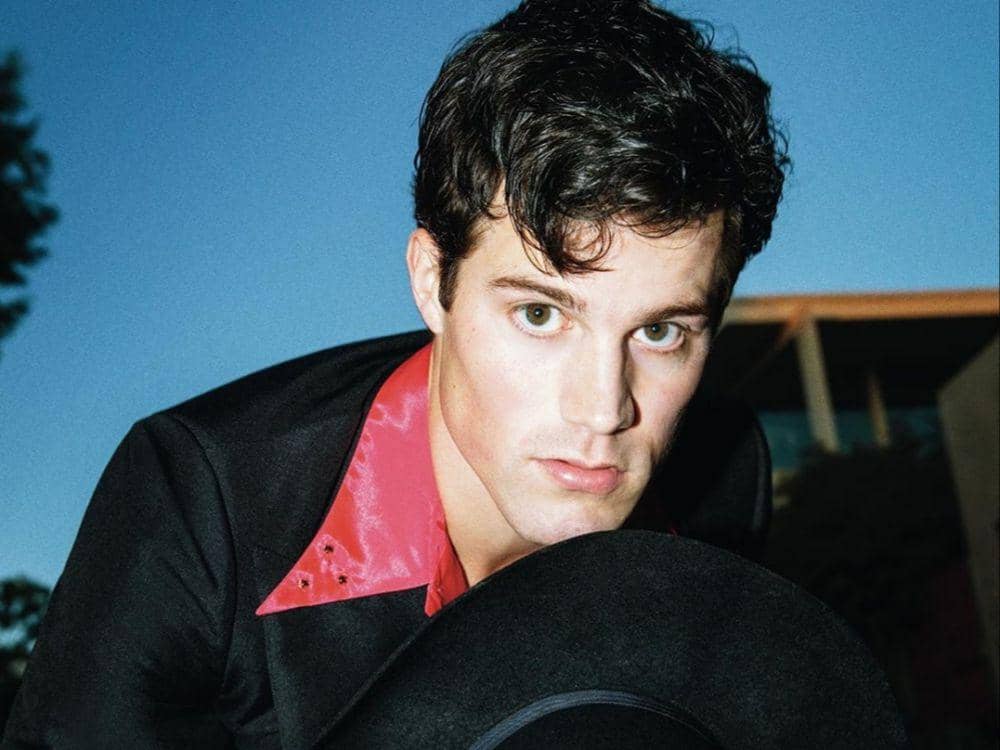 10 Potret Jake Picking, Bintang Serial Netflix "Hollywood" yang Gagah