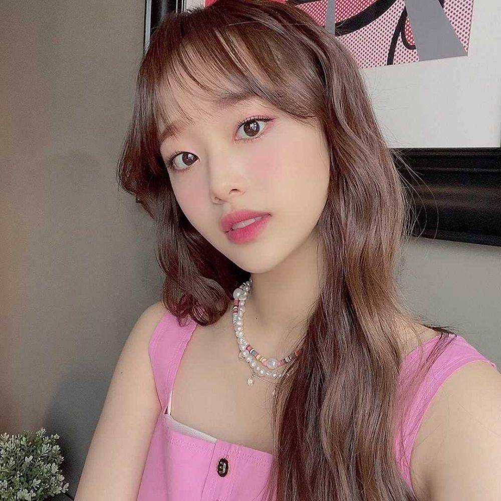 Chuu (instagram.com/loonatheworld)