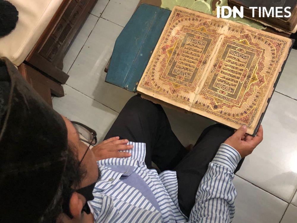 Imam Masjid Agung Palembang Koleksi Kitab Melayu Kuno Berusia 3 Abad