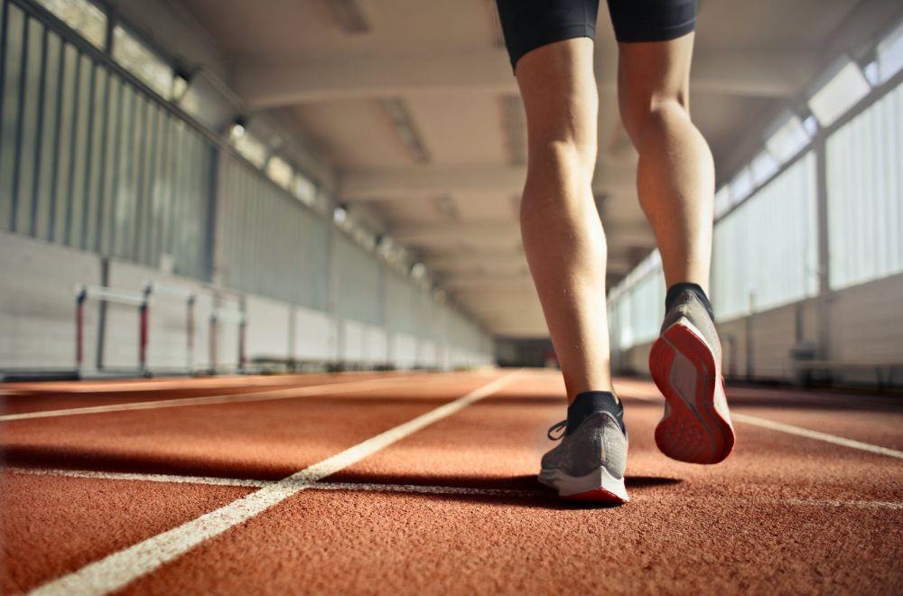 7 Cara Mencukur Bulu Kaki dengan Aman dan Rapi