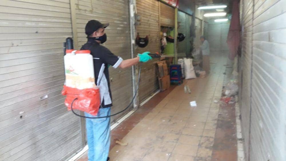 Penyemprotan disinfektan di Pasar Baru Balikpapan (Dok.IDN Times/Istimewa)