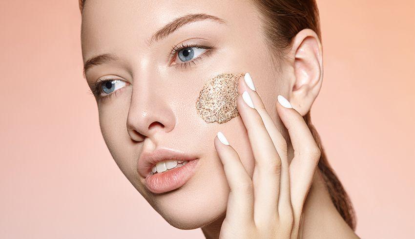 5 Perbedaan Physical vs Chemical Exfoliator yang Harus Kamu Tahu!