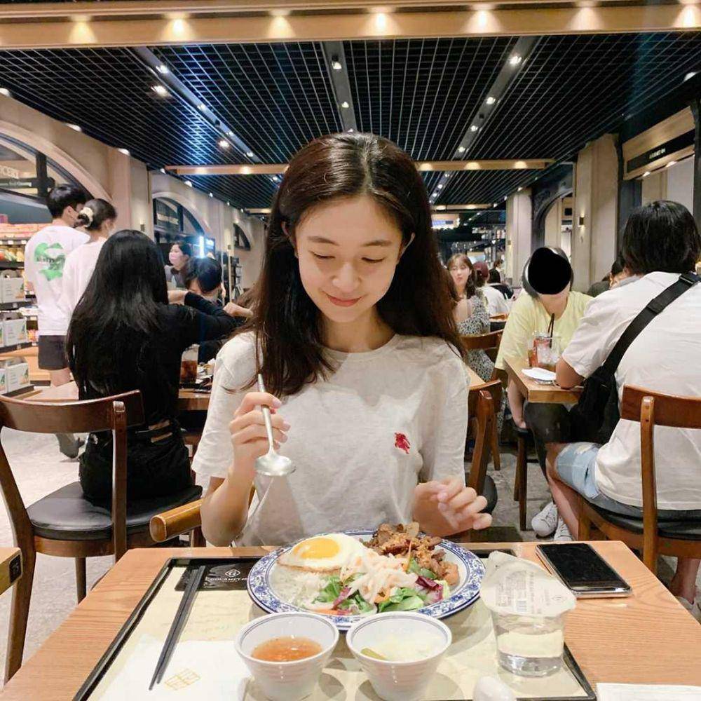 instagram.com/jinibeak