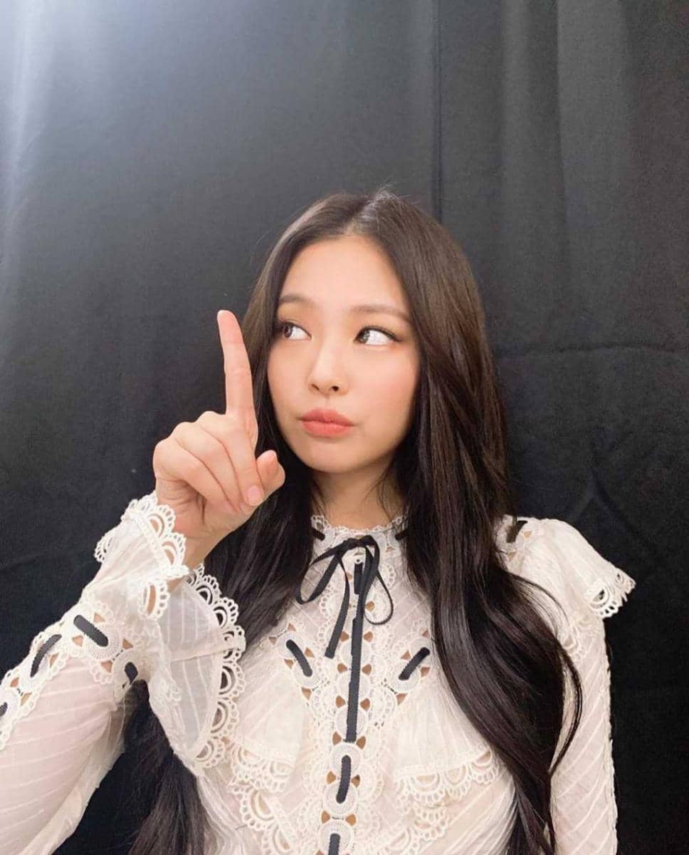 instagram.com/jennierubyjane