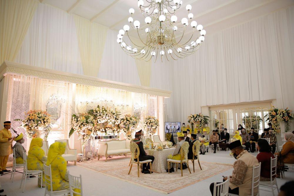 Gubernur Sumut Edy Rahmayadi menikahkan anaknya Siti Andira Rahmayana dengan Arifuddin Maulana Basri di tengah pandemik COVID-19, Mingu (9/8/2020). (Dok Istimewa)