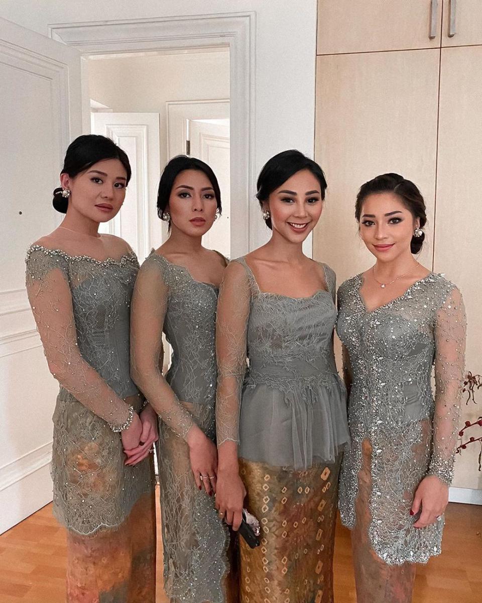 10 Gaya Nikita Willy saat Kondangan ke Pernikahan Sahabat, Anggun!