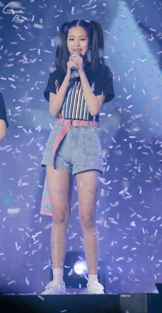 twitter.com/wonyoung__izone