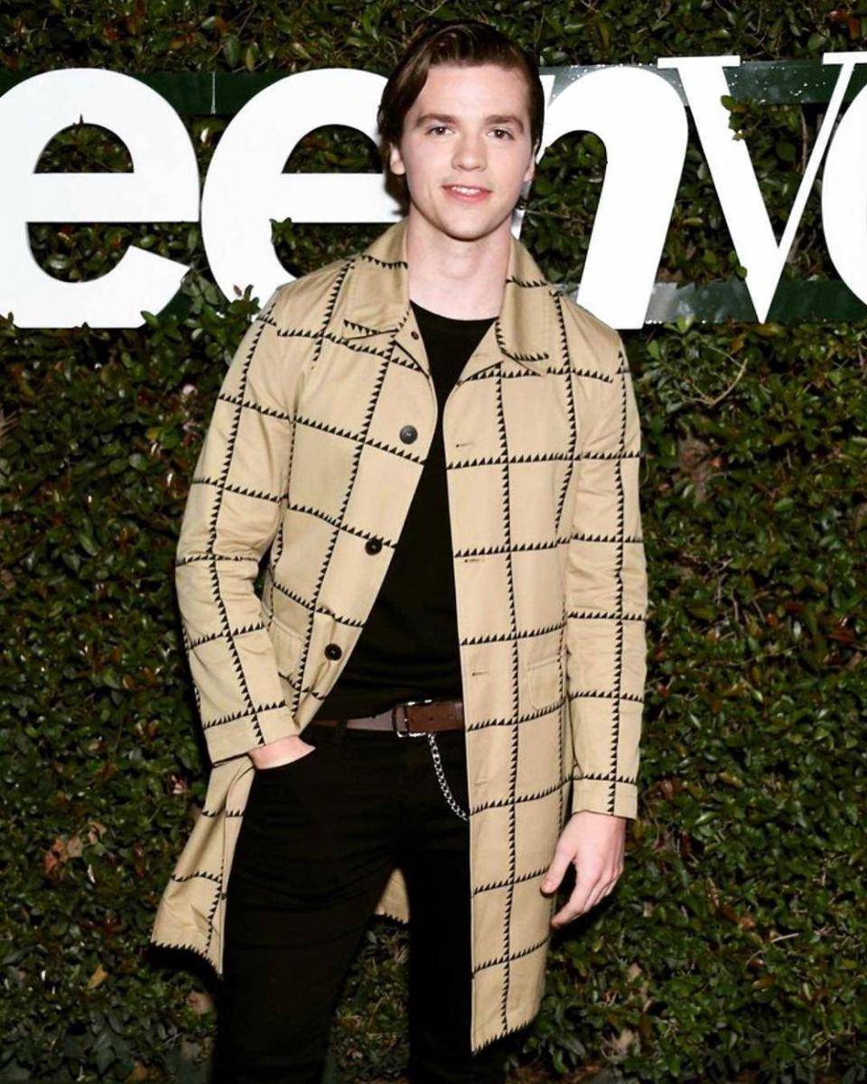 instagram.com/joel_courtney/