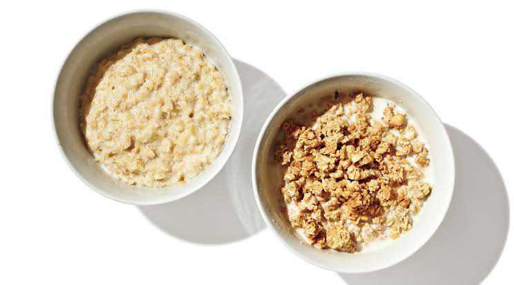 5 Perbedaan Antara Oatmeal dan Granola, Beda Banget!