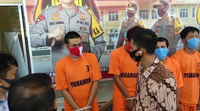 Pemuda di PALI Ancam Perkosa Ibu Kandung dengan Senpira