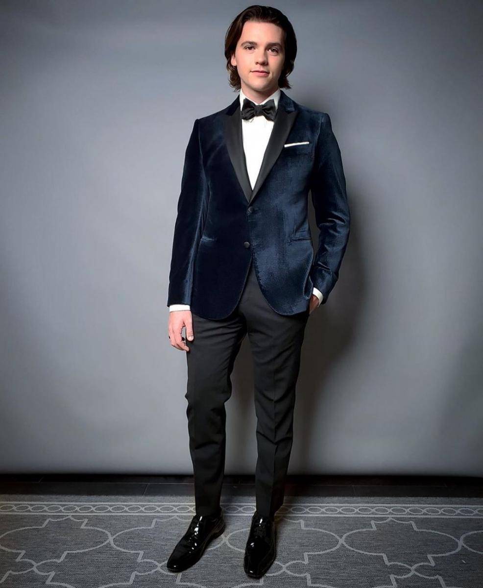 instagram.com/joel_courtney/