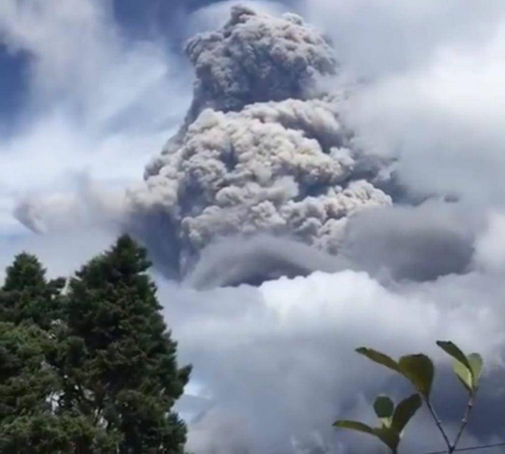 Sinabung Erupsi, Gempa Tremor dan Vulkanik Masih Berlangsung