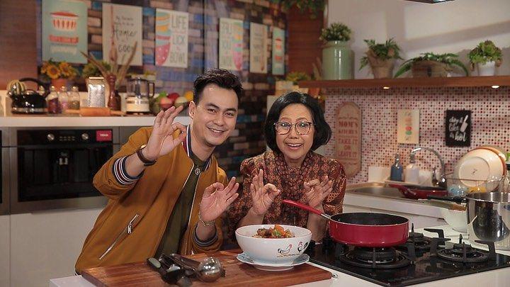 10 Potret Energik Sisca Soewitomo, Gantung Panci buat Masak Lagi Esok!