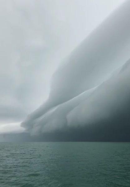 Awan menyerupai gelombang smong di langit Kabupaten Aceh Barat (Foto: Istimewa)