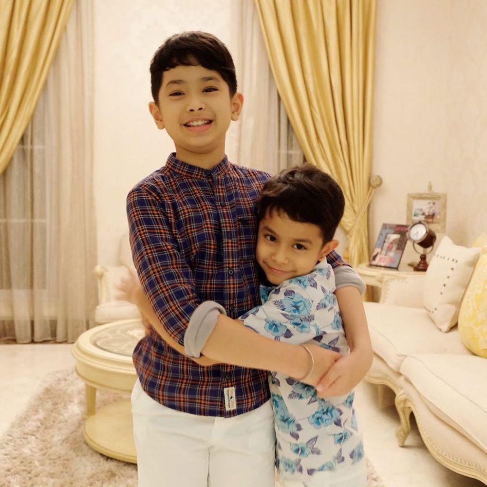 9 Potret Sibling Goals Karan dan Harneel, Dua Jagoan Bunga Zainal!