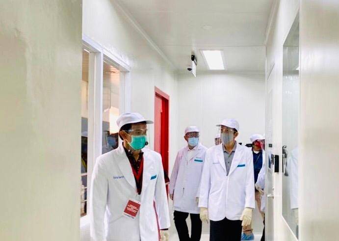 Presiden Joko Widodo tiba di PT Bio Farma (Persero) Bandung untuk meninjau fasilitas produksi dan pengemasan Vaksin COVID-19, Selasa (11/8/2020) (Dok. Biro Pers Kepresidenan)
