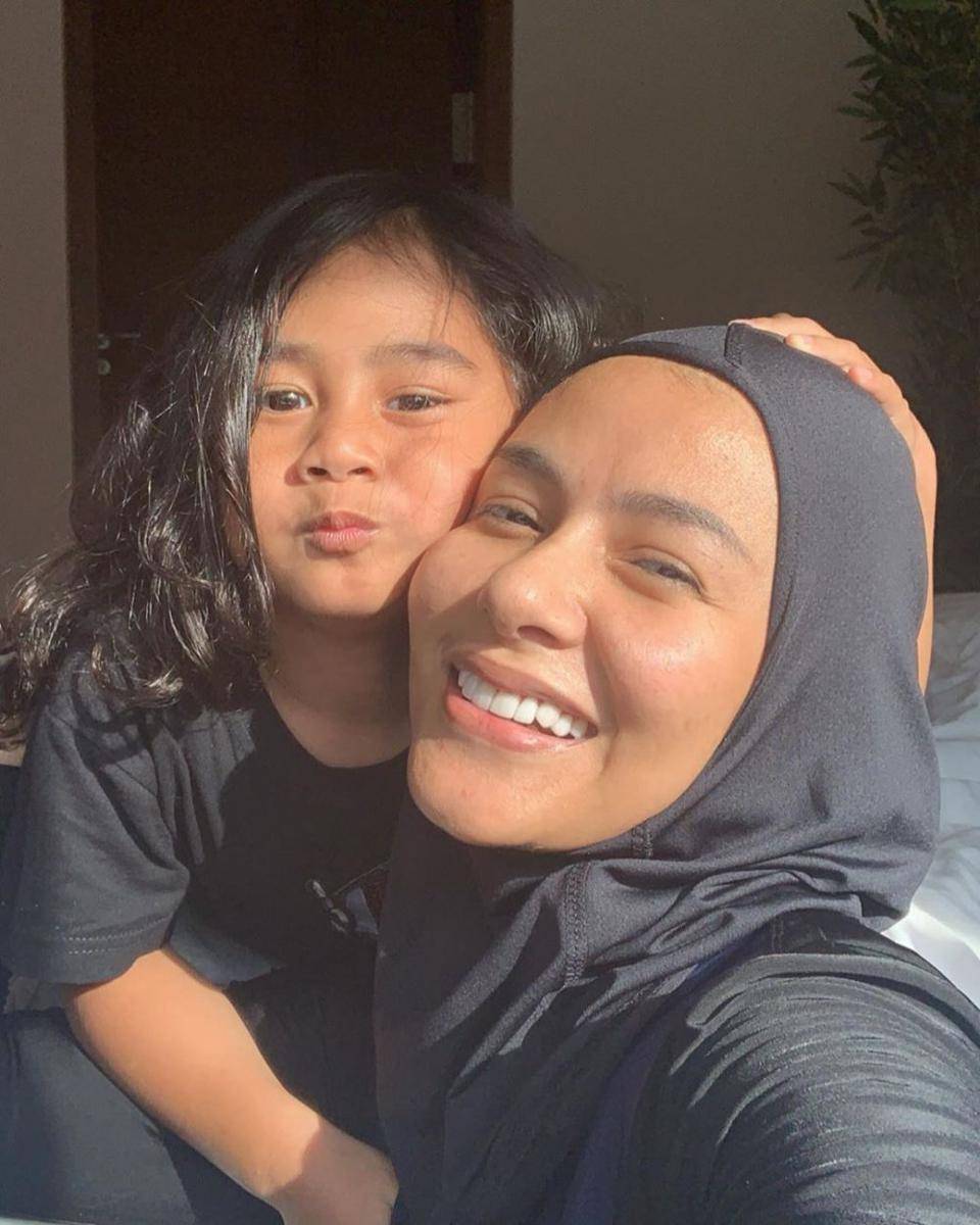 instagram.com/meisya__siregar