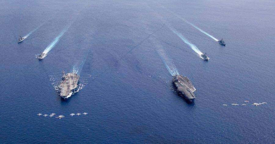 Kapal induk USS Nimitz dan USS Ronald Reagan yang mengarungi Laut China Selatan pada Juli lalu. Twitter.com/EsperDoD