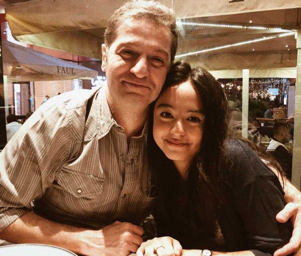 Jarang Disorot, Ini 9 Potret Kedekatan Yasamin Jasem dengan Sang Papa