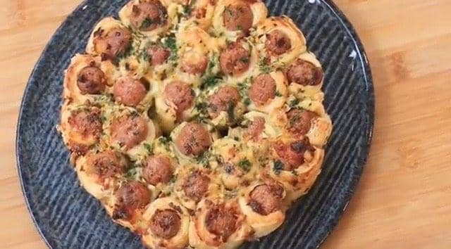 Resep Mini Garlic Sosis Bread yang Enak dan Praktis, Cobain Yuk!