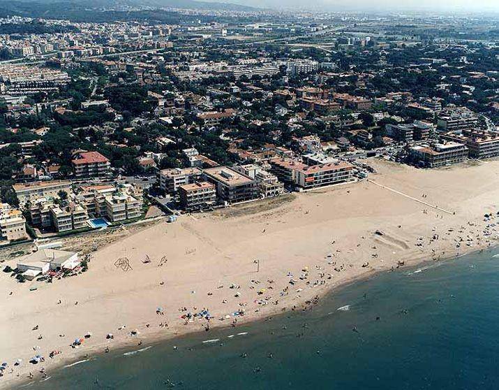Castelldefel sendiri merupakan wilayah yang berada di pinggiran Barcelona. (milplayas.com).