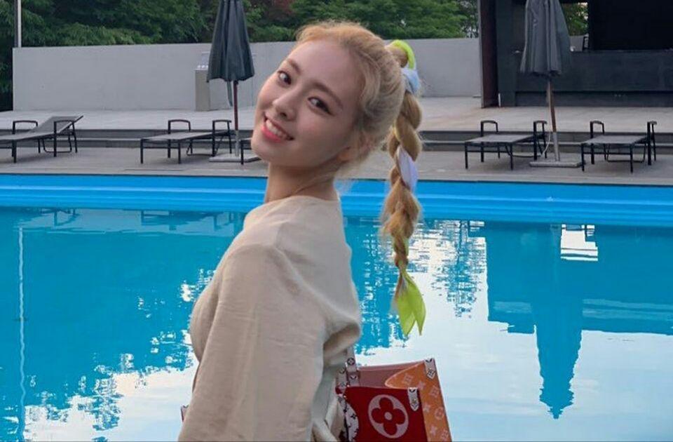 Siap Comeback, Ini 10 Potret Yuna ITZY dengan Gaya Rambut Ponytail