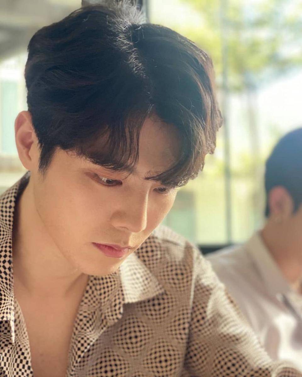 instagram.com/official_therose