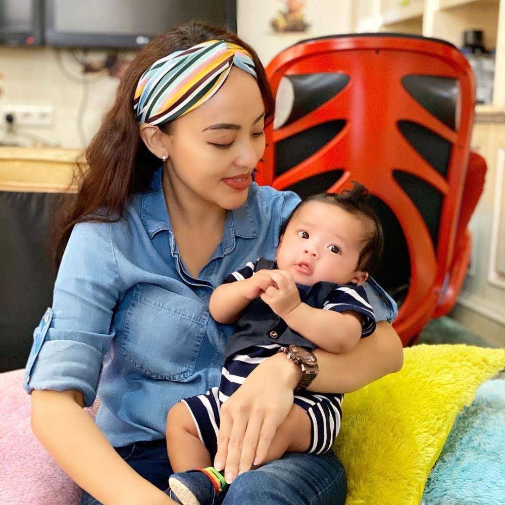 https://www.instagram.com/monica_soraya_hariyanto/