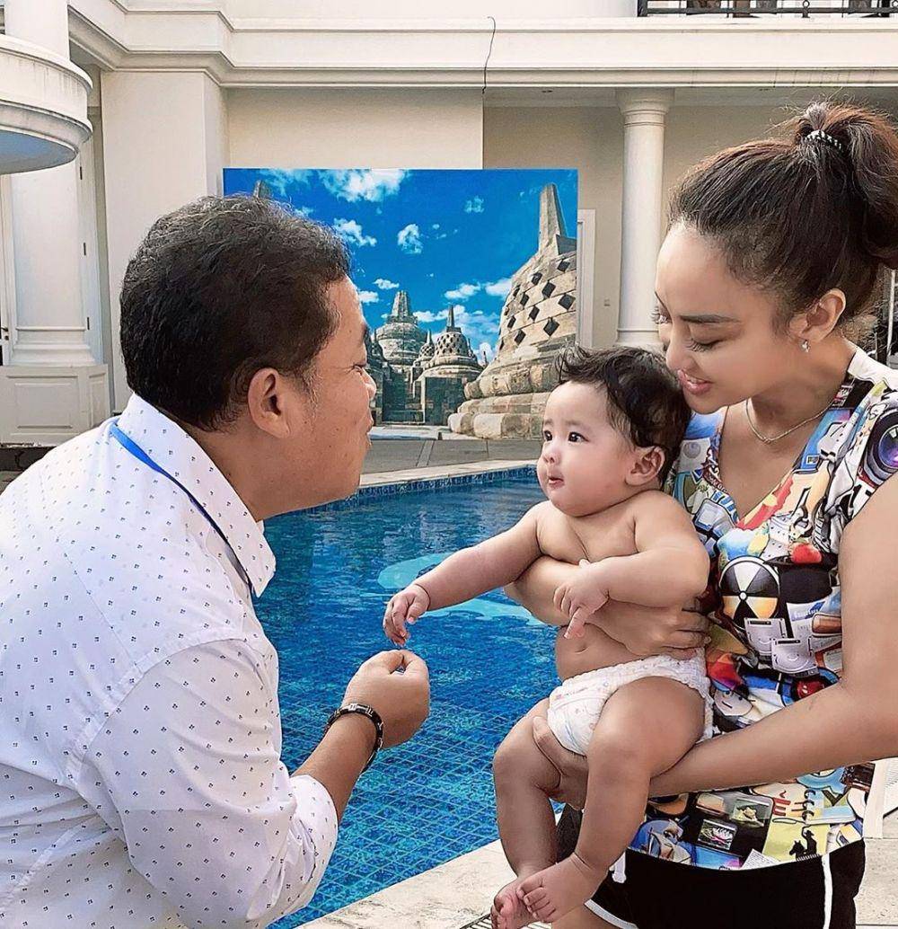 https://www.instagram.com/monica_soraya_hariyanto/
