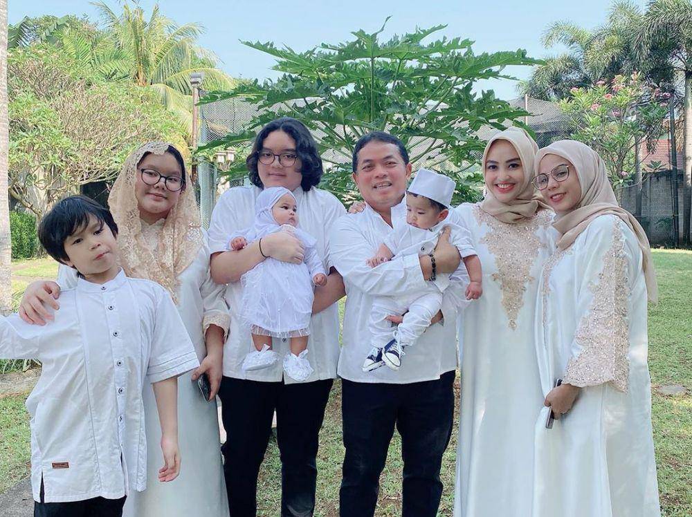 https://www.instagram.com/monica_soraya_hariyanto/
