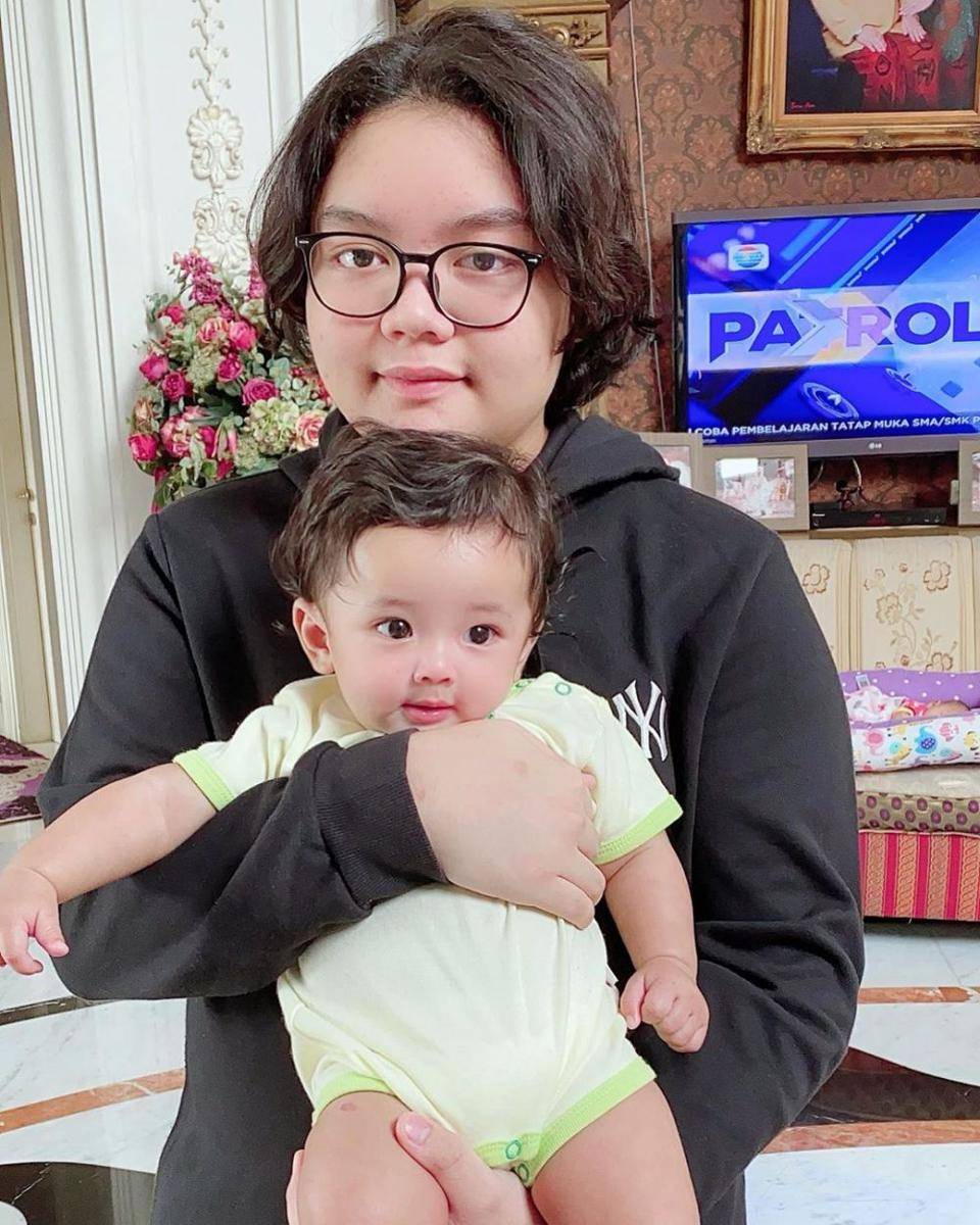 https://www.instagram.com/monica_soraya_hariyanto/