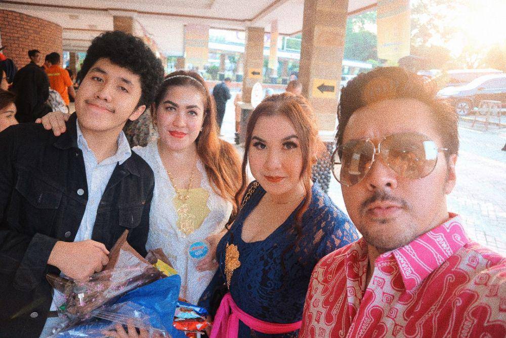 https://www.instagram.com/davidbayudj
