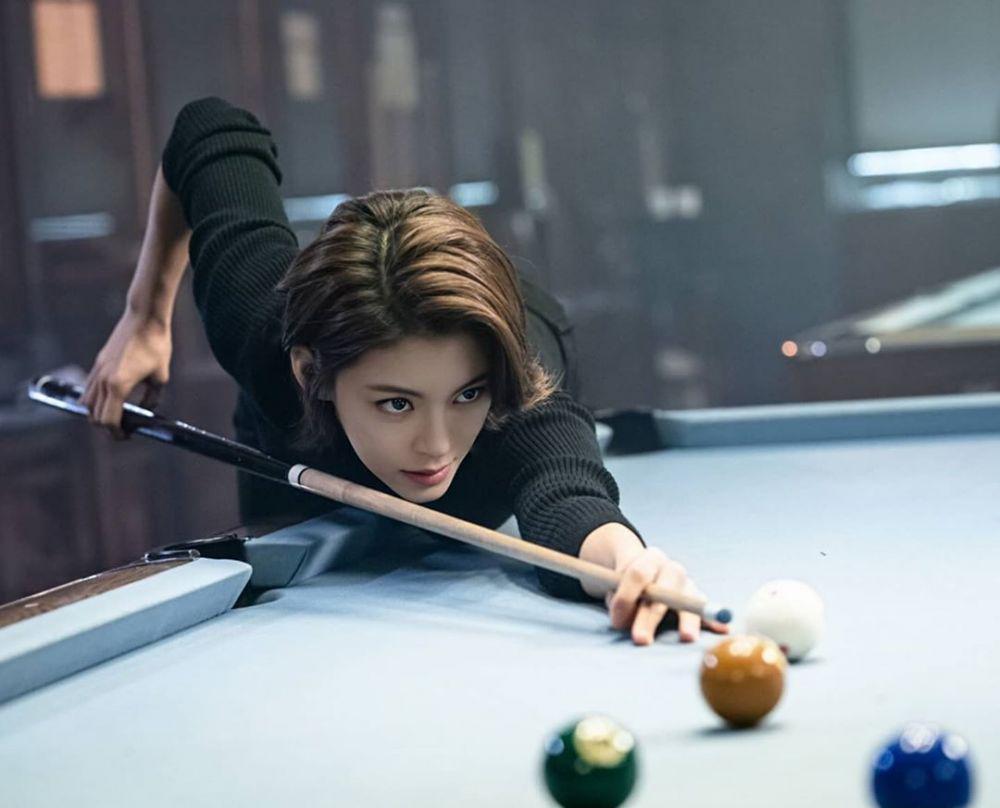 12 Potret Badass Jung Hye In, Auranya Berbeda dari Aktris Lain