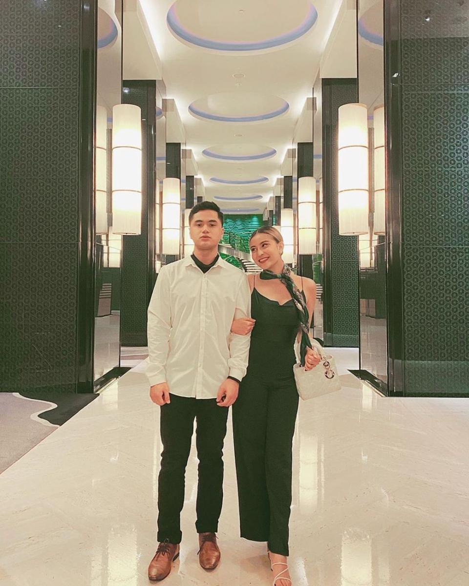 10 Potret Ragam Gaya Awkarin dan sang Pacar Sabian Tama, Kompak!