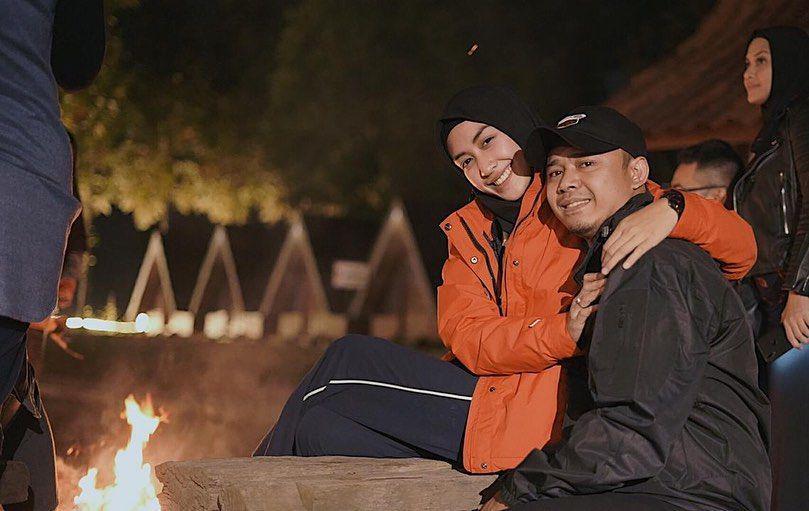 Selalu Disakiti di FTV, 9 Momen Manis Icha Anisa dengan Suami