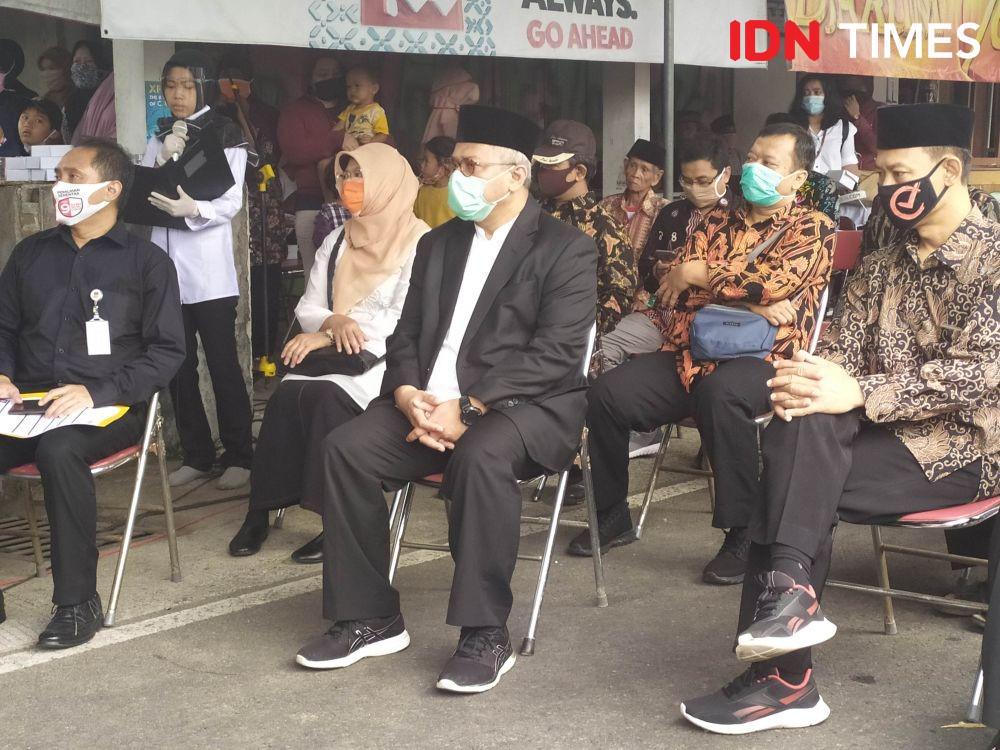 Prosesi pemberangkatan jenazah Staf KPU Yahukimo yang dianiaya. IDN Times/Siti Umaiyah