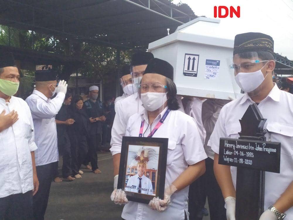 Pemakaman staf KPU Yahukimo di Godean Sleman. IDN Times/Siti Umaiyah
