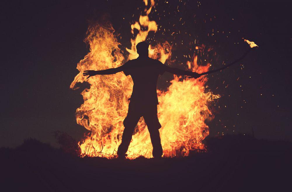 [PUISI] Kabur, Kabar, dan Bakar