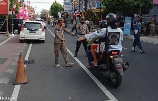 Razia masker yang dilakukan Satpol PP DIY / Instagram.com satpolppdiy