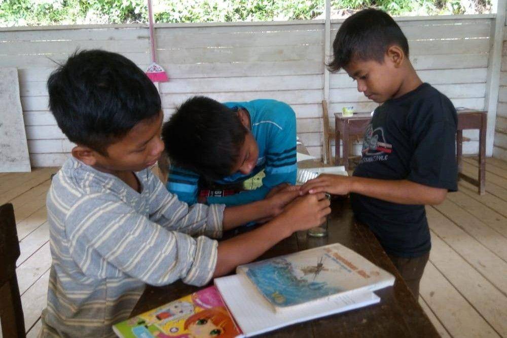 Nur Rohim bersama anak didiknya di SMP Satap Lesten Gayo Lues, Aceh (Dok.Pribadi/Nur Rohim)