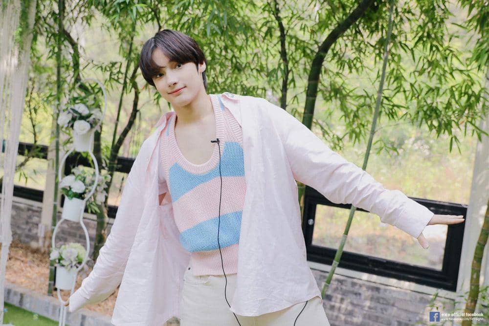 Facebook.com/TXT.bighit