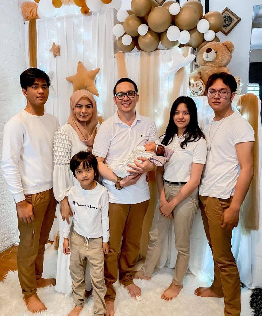 Dikaruniai Anak Kelima, 10 Potret Bahagia Fadli Akhmad dan Keluarga