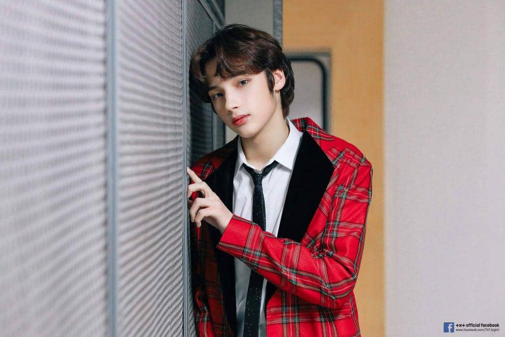 Genap 18 Tahun, Ini 9 Potret Huening Kai TXT yang Makin Keren