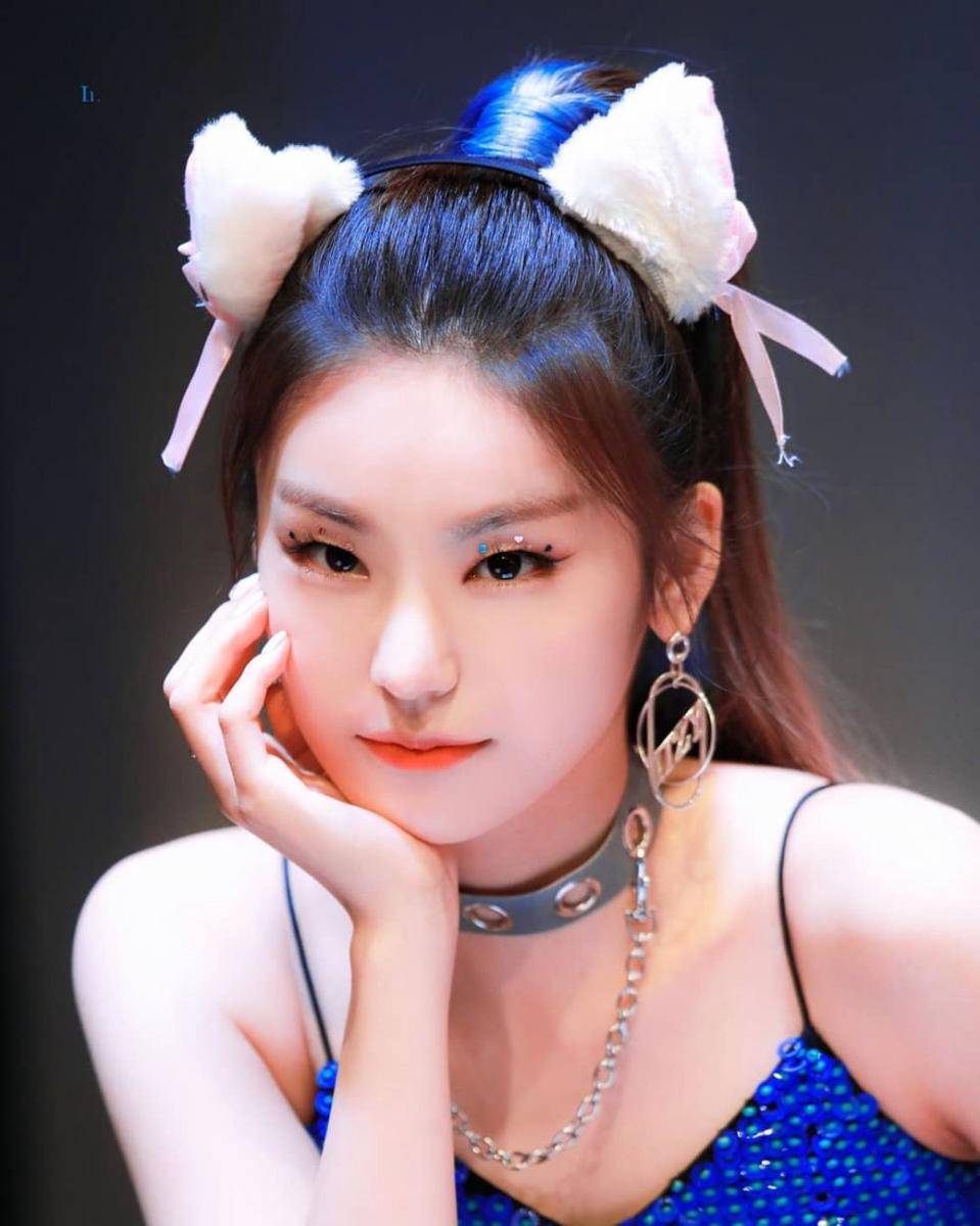 instagram.com/yejiofficial