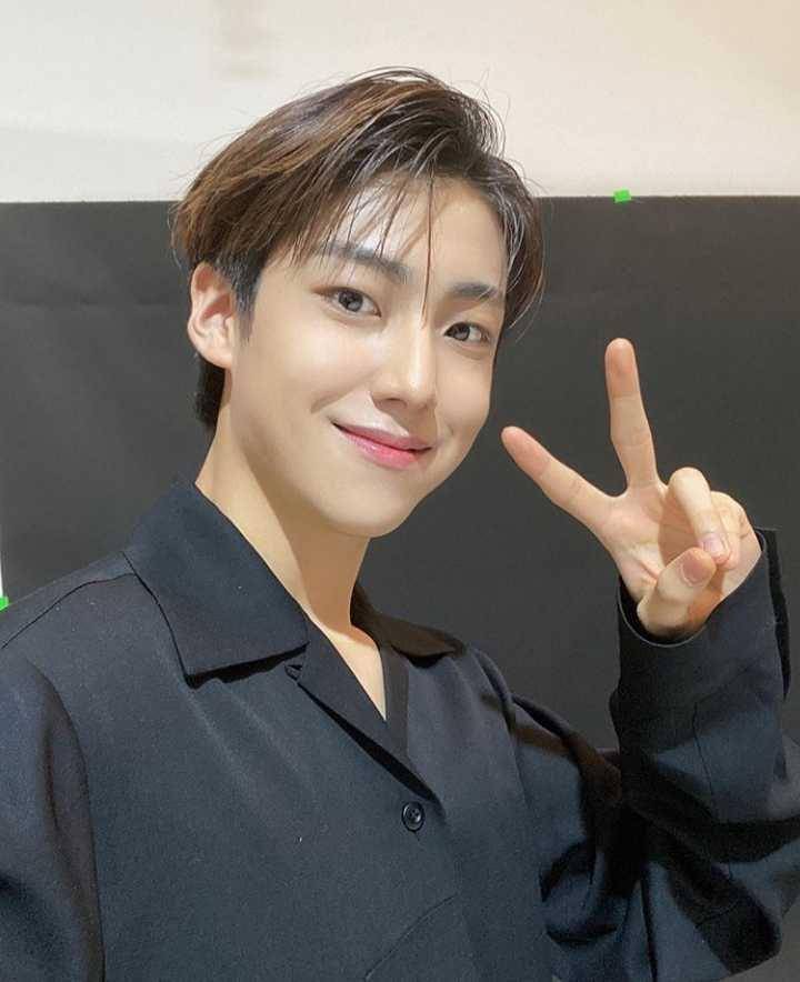instagram.com/2eunsang_official