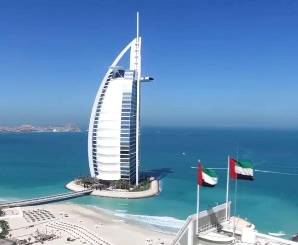 Ilustrasi Hotel Burj Al Arab (Instagram.com/@emirates)